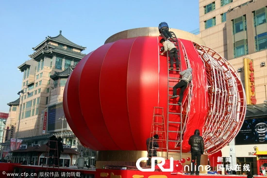 Đèn lồng khổng lồ đón năm mới