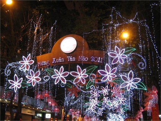 Người dân khắp nơi tưng bừng đón tết