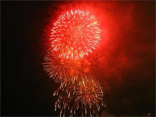 Clip pháo hoa trong thời khắc giao thừa