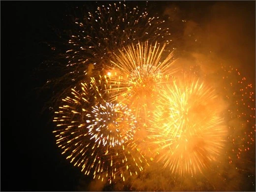 Clip pháo hoa trong thời khắc giao thừa