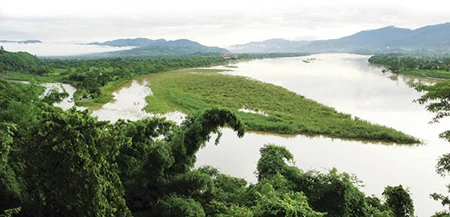 Ngã ba sông huyền thoại, hợp lưu của sông Mêkông và Mea Sai. Doi đất hình tam giác là khởi nguồn của tên gọi nổi tiếng Tam giác vàng. Ảnh: Đ.D.Hoàng