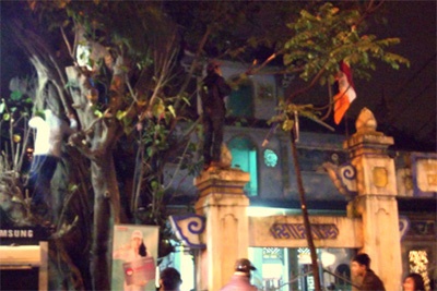 Quảng Trị: Bẻ trụi cả lộc nhà chùa ảnh 1