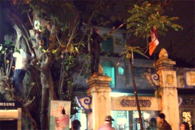 Quảng Trị: Bẻ trụi cả lộc nhà chùa ảnh 1