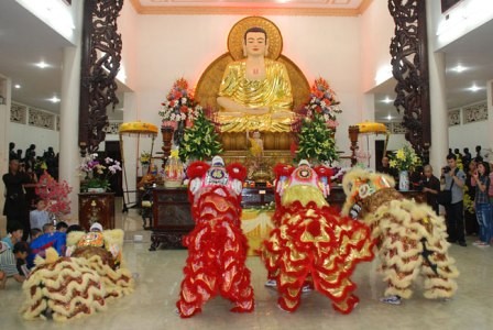 TP.HCM: Đón giao thừa tại ngôi chùa lớn nhất ảnh 1 TP.HCM: Đón giao thừa tại ngôi chùa lớn nhất ảnh 1