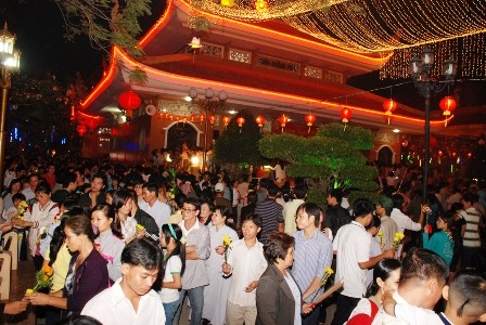 TP.HCM: Đón giao thừa tại ngôi chùa lớn nhất ảnh 4 TP.HCM: Đón giao thừa tại ngôi chùa lớn nhất ảnh 4