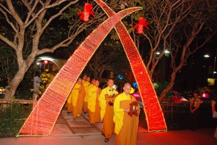 TP.HCM: Đón giao thừa tại ngôi chùa lớn nhất ảnh 2 TP.HCM: Đón giao thừa tại ngôi chùa lớn nhất ảnh 2