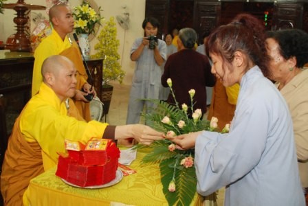 TP.HCM: Đón giao thừa tại ngôi chùa lớn nhất ảnh 7 TP.HCM: Đón giao thừa tại ngôi chùa lớn nhất ảnh 7