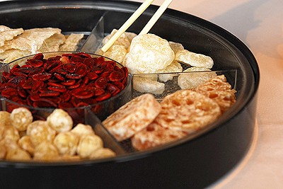 Mồng 1 bày bánh mứt cầu chúc may mắn ảnh 6 Mồng 1 bày bánh mứt cầu chúc may mắn ảnh 6