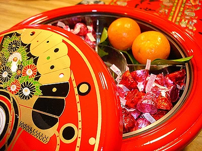 Mồng 1 bày bánh mứt cầu chúc may mắn ảnh 4