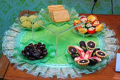 Mồng 1 bày bánh mứt cầu chúc may mắn ảnh 17