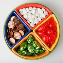 Mồng 1 bày bánh mứt cầu chúc may mắn ảnh 15