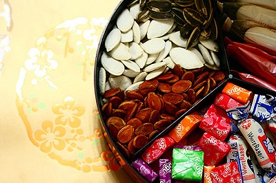 Mồng 1 bày bánh mứt cầu chúc may mắn ảnh 10 Mồng 1 bày bánh mứt cầu chúc may mắn ảnh 10