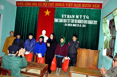 Lạng Sơn: Ban Đại diện Phật giáo tỉnh thăm, tặng quà Tết cho các hộ nghèo trong tỉnh ảnh 16