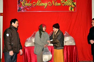 Lạng Sơn: Ban Đại diện Phật giáo tỉnh thăm, tặng quà Tết cho các hộ nghèo trong tỉnh ảnh 21