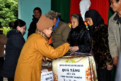 Lạng Sơn: Ban Đại diện Phật giáo tỉnh thăm, tặng quà Tết cho các hộ nghèo trong tỉnh ảnh 25 Lạng Sơn: Ban Đại diện Phật giáo tỉnh thăm, tặng quà Tết cho các hộ nghèo trong tỉnh ảnh 25