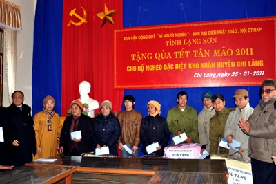 Lạng Sơn: Ban Đại diện Phật giáo tỉnh thăm, tặng quà Tết cho các hộ nghèo trong tỉnh ảnh 20