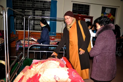 Lạng Sơn: Ban Đại diện Phật giáo tỉnh thăm, tặng quà Tết cho các hộ nghèo trong tỉnh ảnh 3