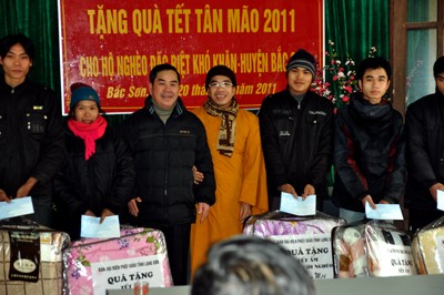 Lạng Sơn: Ban Đại diện Phật giáo tỉnh thăm, tặng quà Tết cho các hộ nghèo trong tỉnh ảnh 10 Lạng Sơn: Ban Đại diện Phật giáo tỉnh thăm, tặng quà Tết cho các hộ nghèo trong tỉnh ảnh 10