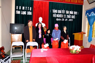 Lạng Sơn: Ban Đại diện Phật giáo tỉnh thăm, tặng quà Tết cho các hộ nghèo trong tỉnh ảnh 4 Lạng Sơn: Ban Đại diện Phật giáo tỉnh thăm, tặng quà Tết cho các hộ nghèo trong tỉnh ảnh 4