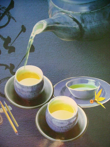 Chén trà ngày xuân ảnh 1