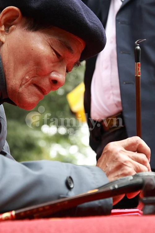 Chùm ảnh: Tấp nập xin chữ đầu năm ảnh 6