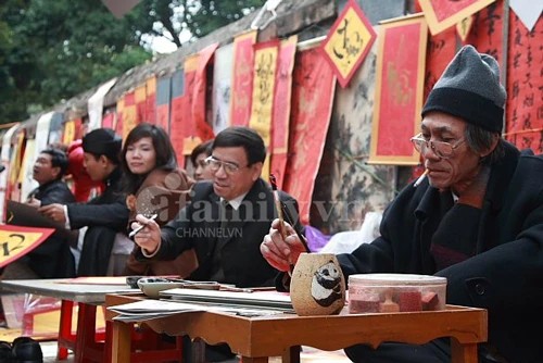 Chùm ảnh: Tấp nập xin chữ đầu năm ảnh 7