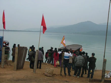 Hà Tĩnh: Chùa Hương Tích tấp nập du khách đầu năm ảnh 1