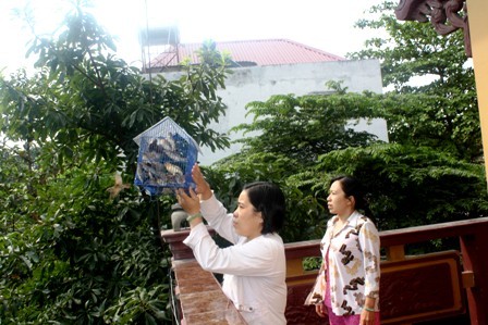 Người dân TPHCM lên chùa cúng tiễn đưa ông bà ảnh 9 Người dân TPHCM lên chùa cúng tiễn đưa ông bà ảnh 9