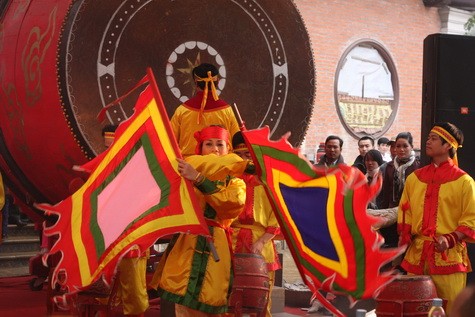 Những vũ khúc rộn ràng trong tiếng trống hội rộn rã.