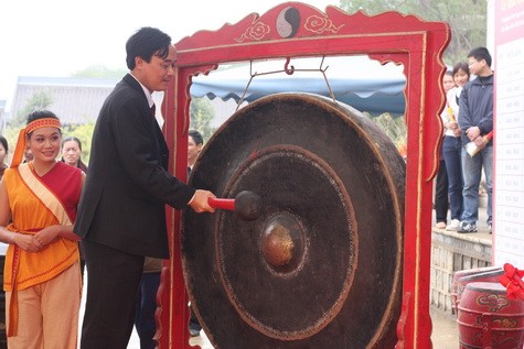 Tiếng chiêng khai hội vang lên chính thức khai hội Lễ hội chùa Bái Đính.