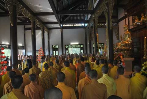 100 vị cao tăng thuộc Ban trị sự GHPG TT-Huế đảnh lễ cầu 