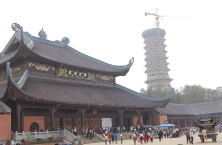 Các chi tiết trang chí kiến trúc chùa cũng mang đậm dấu ấn của các làng nghề truyền thống nổi tiếng Việt Nam.