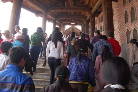 Chùa Bái Đính thu hút hàng vạn lượt khách từ khắp nơi tìm về dự hội.