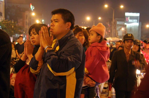 Tắc nghẽn giao thông vì lễ dâng sao giải hạn ảnh 16