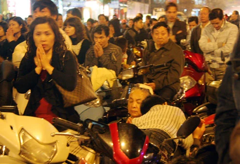 Tắc nghẽn giao thông vì lễ dâng sao giải hạn ảnh 15