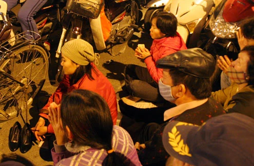 Tắc nghẽn giao thông vì lễ dâng sao giải hạn ảnh 14