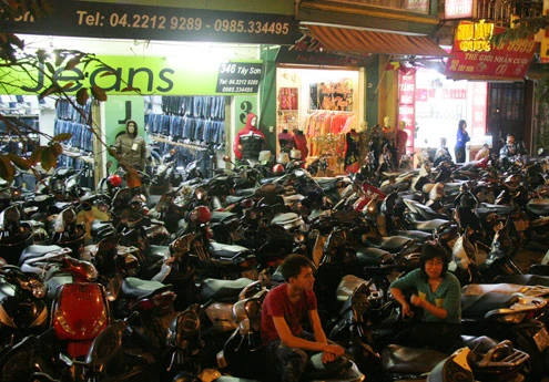 Tắc nghẽn giao thông vì lễ dâng sao giải hạn ảnh 2