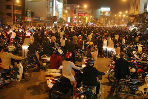 Tắc nghẽn giao thông vì lễ dâng sao giải hạn ảnh 3