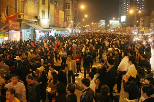 Tắc nghẽn giao thông vì lễ dâng sao giải hạn ảnh 6