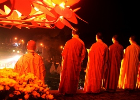 Thừa Thiên - Huế: Lung linh đêm hội hoa đăng 705 năm “công chúa Huyền Trân mở cõi” ảnh 5 Thừa Thiên - Huế: Lung linh đêm hội hoa đăng 705 năm “công chúa Huyền Trân mở cõi” ảnh 5