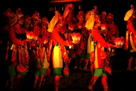 Thừa Thiên - Huế: Lung linh đêm hội hoa đăng 705 năm “công chúa Huyền Trân mở cõi” ảnh 13