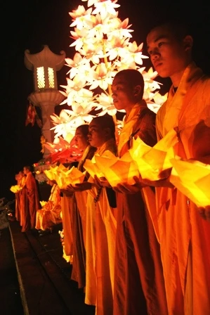 Thừa Thiên - Huế: Lung linh đêm hội hoa đăng 705 năm “công chúa Huyền Trân mở cõi” ảnh 3