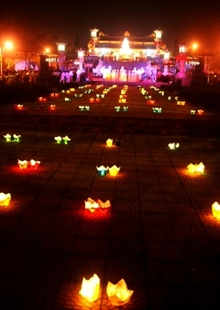 Thừa Thiên - Huế: Lung linh đêm hội hoa đăng 705 năm “công chúa Huyền Trân mở cõi” ảnh 1