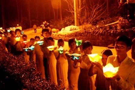 Thừa Thiên - Huế: Lung linh đêm hội hoa đăng 705 năm “công chúa Huyền Trân mở cõi” ảnh 7