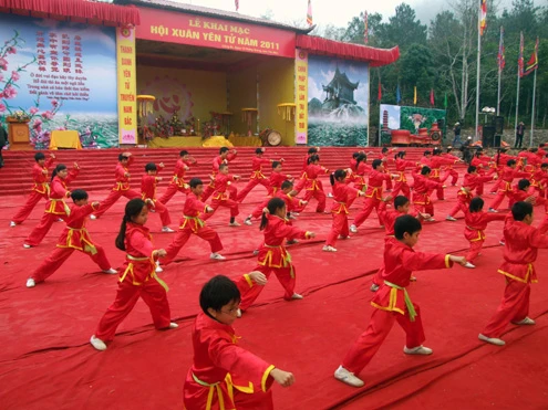 Kinh đô Phật giáo tắc nghẽn trong ngày khai hội ảnh 6