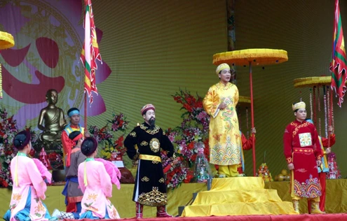 Kinh đô Phật giáo tắc nghẽn trong ngày khai hội ảnh 7