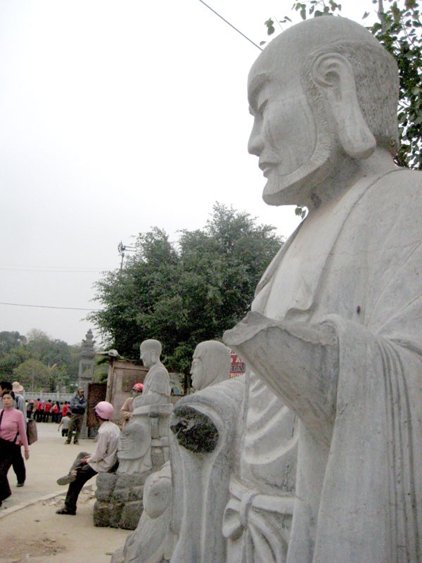 Tượng La Hán "cụt tay" ở chùa Bái Đính ảnh 2 images635185_1.jpg