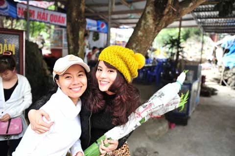 Một số khán giả nhận ra Vũ Thu Phương nên không bỏ lỡ cơ hội chụp ảnh với thần tượng của mình