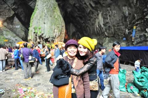 Bác Nhuận ( chị gái của Mẹ)  là người siêu mẫu này luôn yêu quí và trân trọng. Bác đã từng có thời gian  làm trợ lý đắc lực cho Vũ Thu Phương khi chuẩn bị cho ra thương hiệu thời trang Phoniex-V