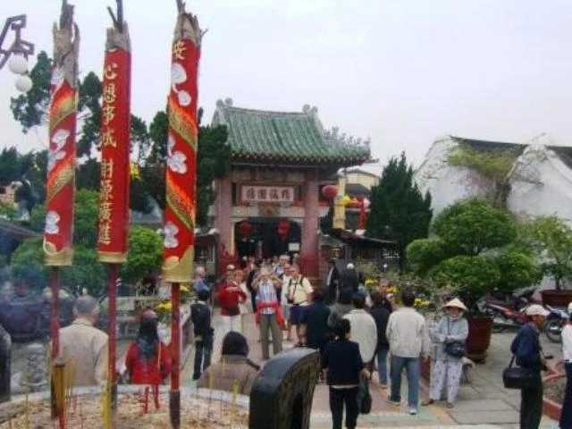 Đi chùa ngày rằm tháng Giêng